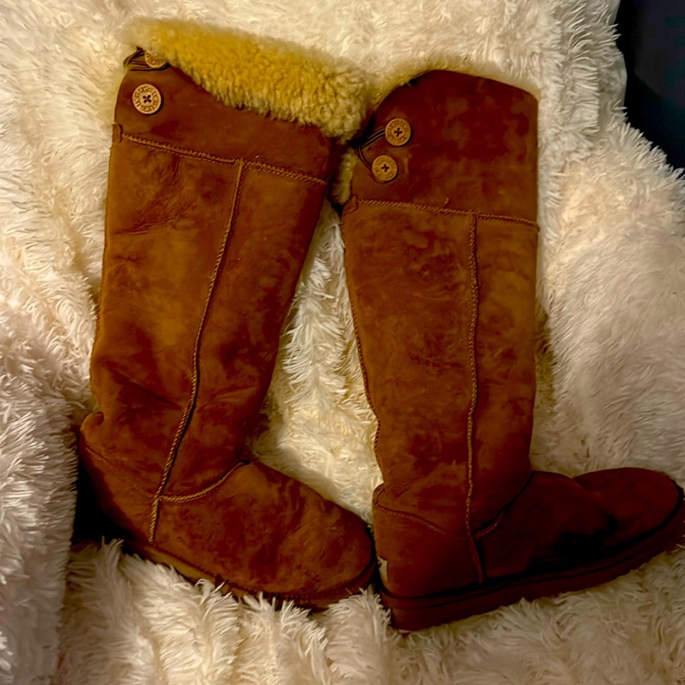 Woman’s TALL UGGS OVER THE KNEE BOOTS